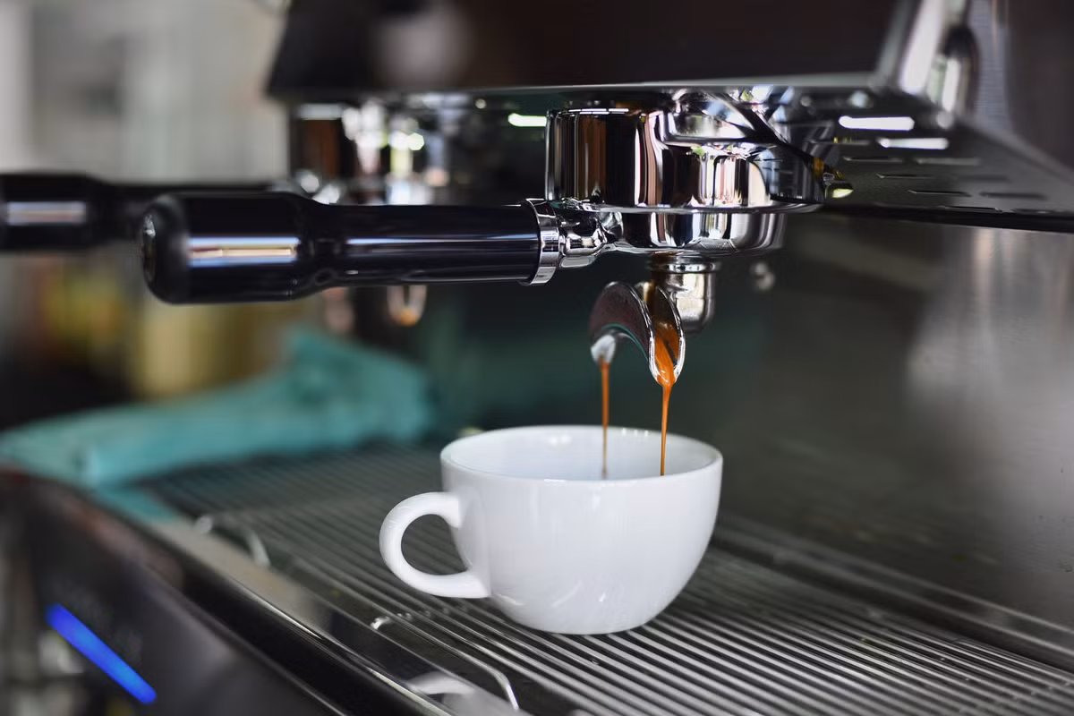 Người sinh vào tháng 9 âm lịch có tính cách lạc quan, luôn tiến lên phía trước, đồng thời có bề ngoài đẹp đẽ. Họ cũng là người trọng tình trọng nghĩa, làm việc gì cũng biết trước biết sau và thường gặp được quý nhân tương trợ. 