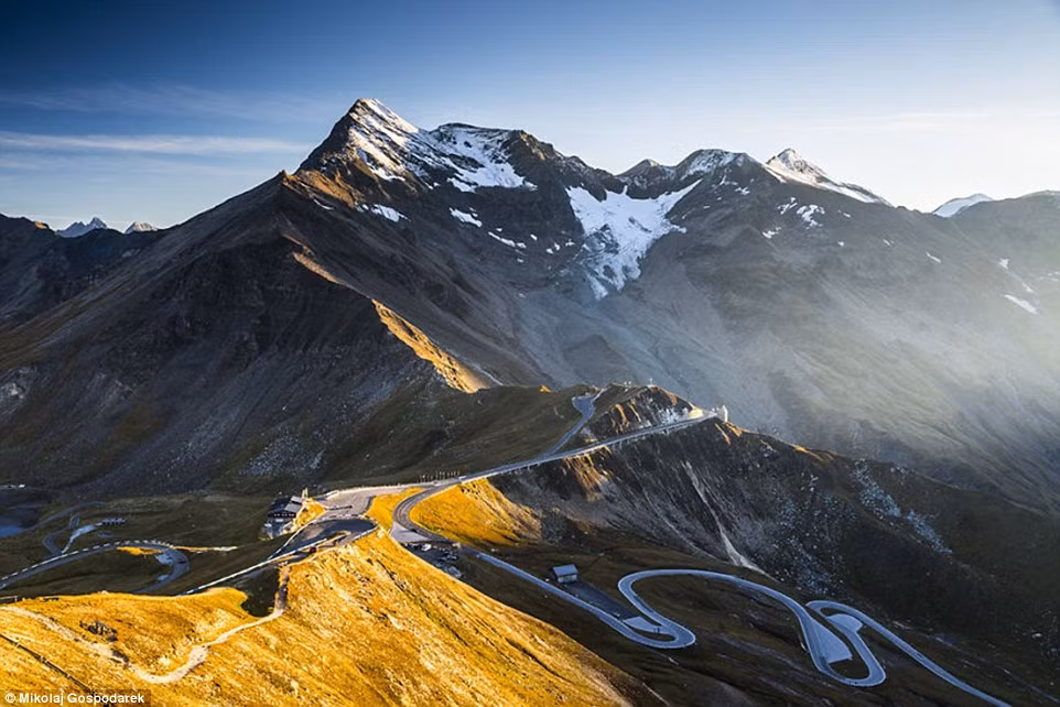 Cung đường Grossglockner High Alpine trở thành một địa điểm thu hút đông đảo du khách bởi phong cảnh tuyệt đẹp nơi đây.