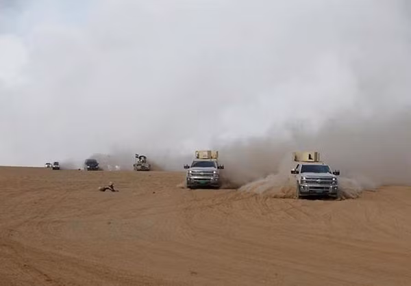 “46 binh sĩ thiệt mạng và 133 người khác bị thương, bao gồm chủ yếu là các nhân viên an ninh, trong các cuộc giao tranh với nhóm IS”, một quan chức Bộ Nội vụ cho hay. Ảnh: FNA.