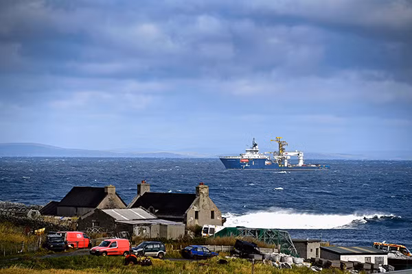 Được biết, đảo Foula thuộc quần đảo Shetland của Scotland rất vắng vẻ, chỉ có khoảng 30 người đang sinh sống trên đảo này.