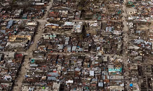 Ít nhất 61 nghìn người đã phải tìm nơi trú ẩn an toàn tránh bão. Theo UNICEF, 80% ngôi nhà ở miền nam Haiti đã bị tàn phá trong siêu bão Matthew.