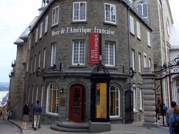 Viện bảo tàng Francophonic trong thành phố.