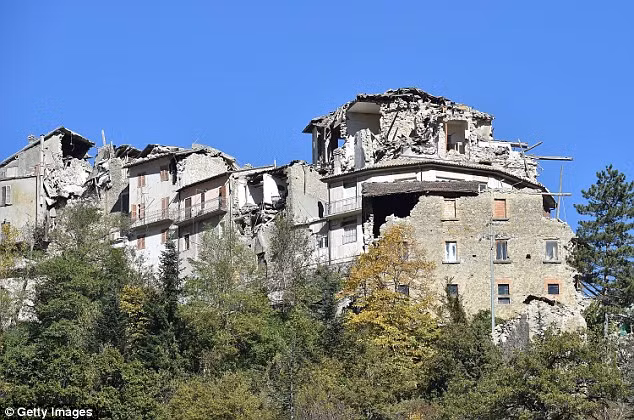 Trước đó khoảng 3 ngày, 3 trận động đất cũng đã làm rung chuyển miền trung Italy. Ảnh: EPA.