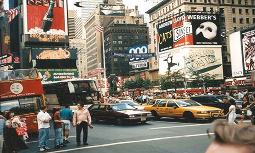 Vào cuối những năm 1990, Quảng trường Times Square vẫn là một trong những điểm du lịch yêu thích của du khách ở mọi lứa tuổi.