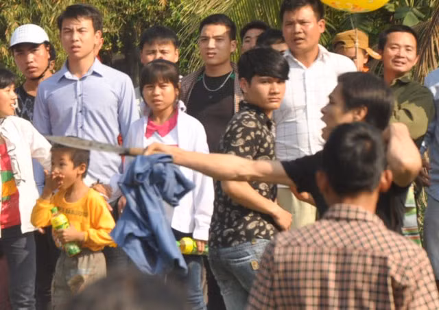 Hon chien, tranh cuop tai le hoi: Can nguyen do dau?-Hinh-2