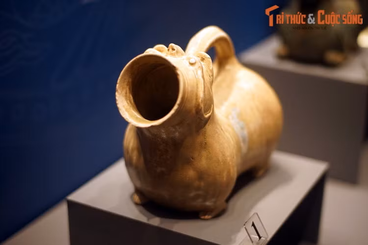Được gọi là “hổ tử”, hiện vật có niên đại từ thế kỷ 1-3, cách ngày nay gần 2.000 năm, được tìm thấy tại một số địa phương ở khu vực miền Bắc Việt Nam.