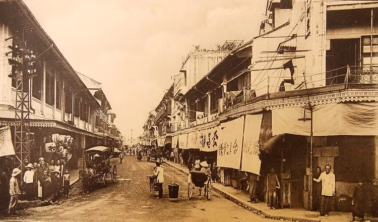 Phố mua sắm của người Hoa.