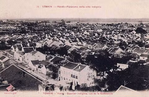 Một hình ảnh khác về khu phố cổ nhìn từ tháp chuông nhà thờ Lớn.