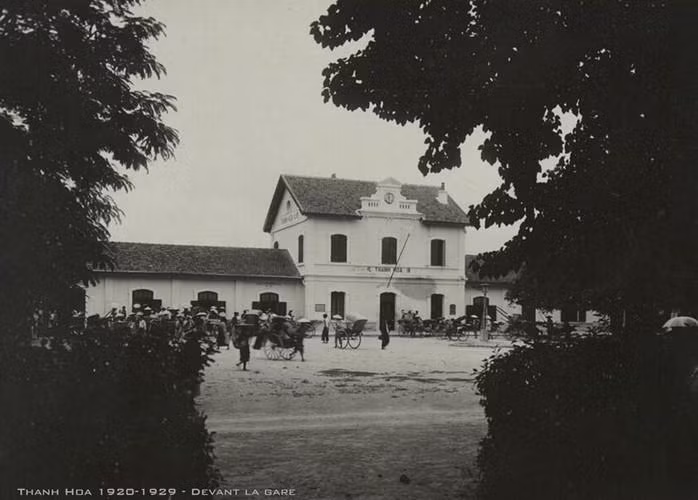 Khung cảnh phía trước nhà ga Thanh Hóa.
