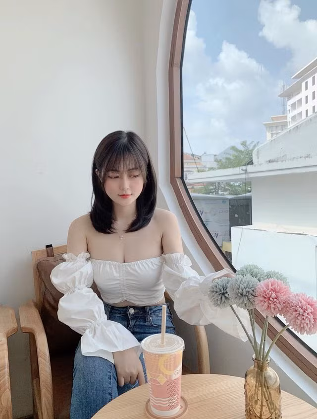 Gái xinh Trà My không có chiều cao nổi bật nhưng lại gây ấn tượng với tỉ lệ body hoàn hảo.