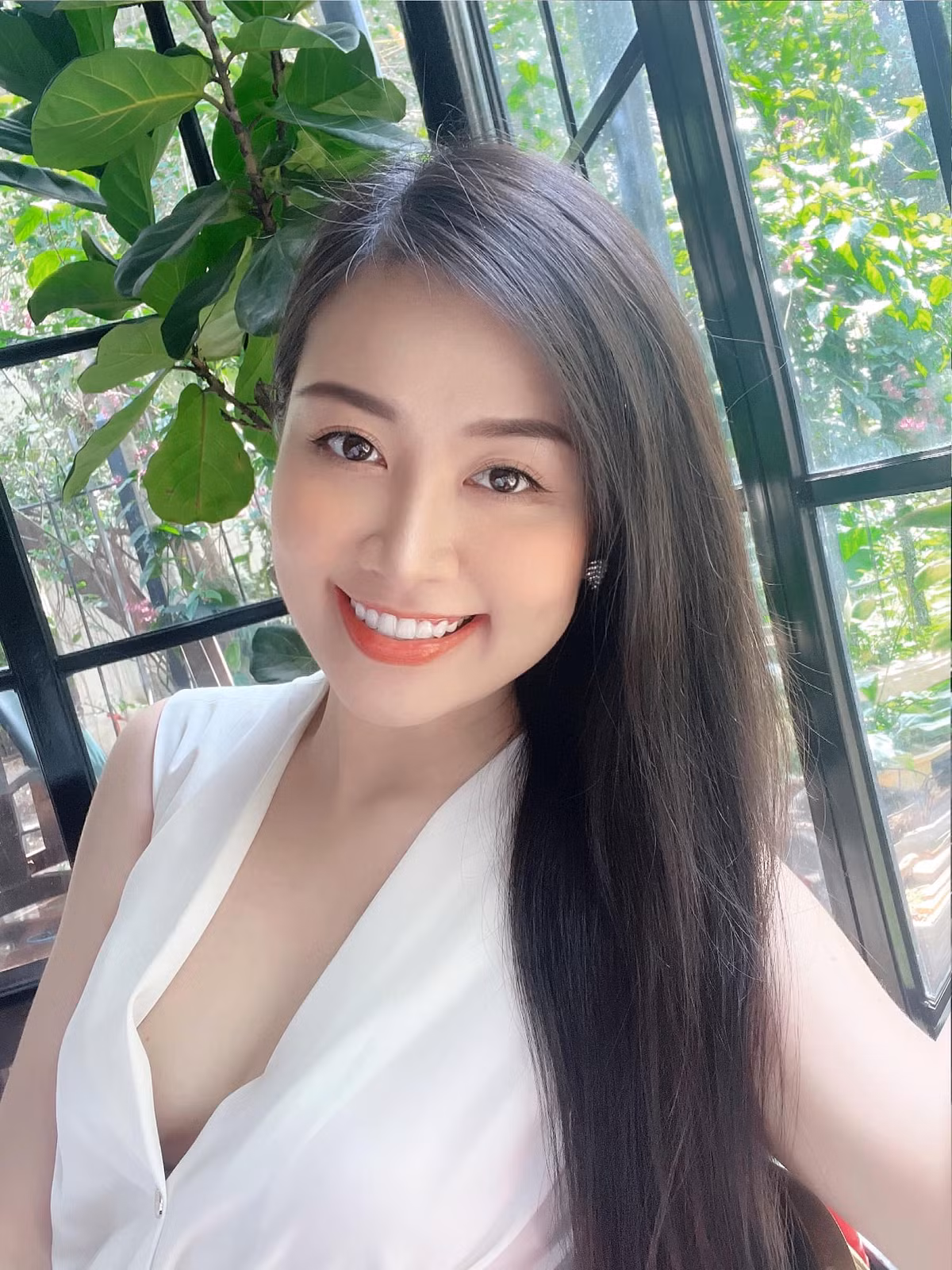 Người đẹp sinh năm 1988 còn là một MC song ngữ từng ghi dấu ấn ở rất nhiều sự kiện lớn nhỏ trong nước.