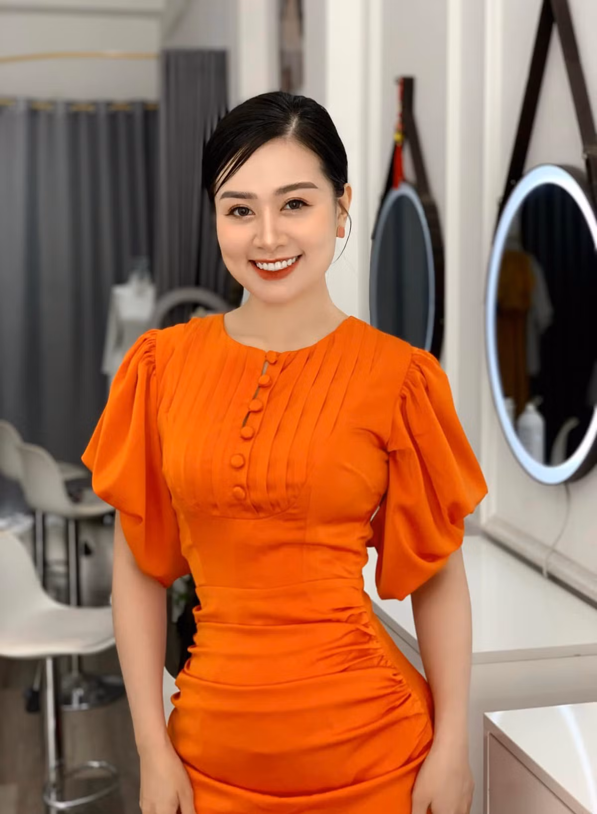 Không chỉ sở hữu nhan sắc "đỉnh cao", nữ giảng viên xứ Nghệ còn khiến nhiều người ngưỡng mộ bởi những thành tích nổi bật của mình.