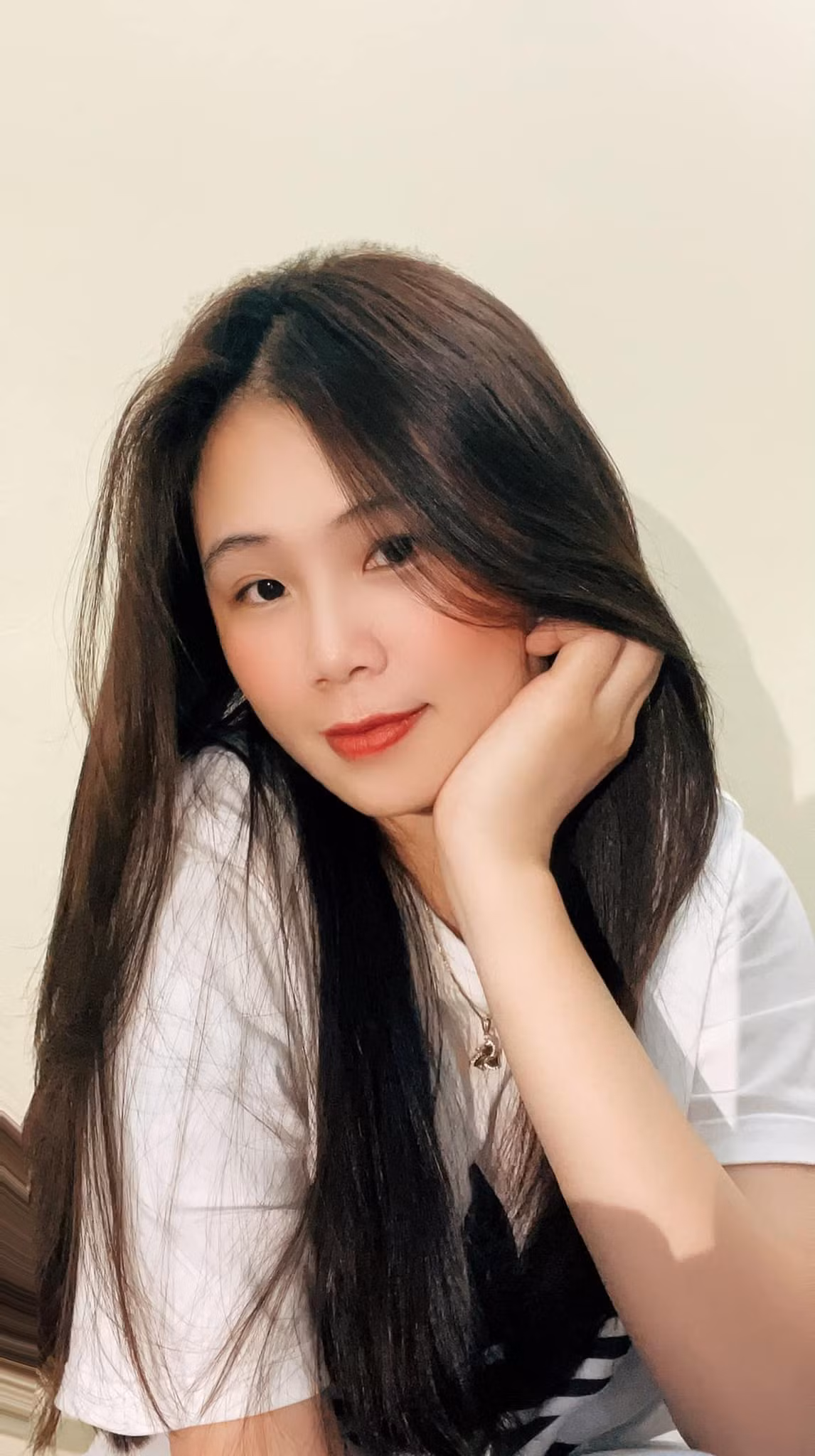 Bạn gái Đình Trọng được coi là một trong những nàng WAGs "hiếm có khó tìm" của bóng đá Việt. Từ khi Đình Trọng nổi tiếng, Trang Heo rất hiếm khi chia sẻ chuyện tình yêu của mình lên mạng xã hội.