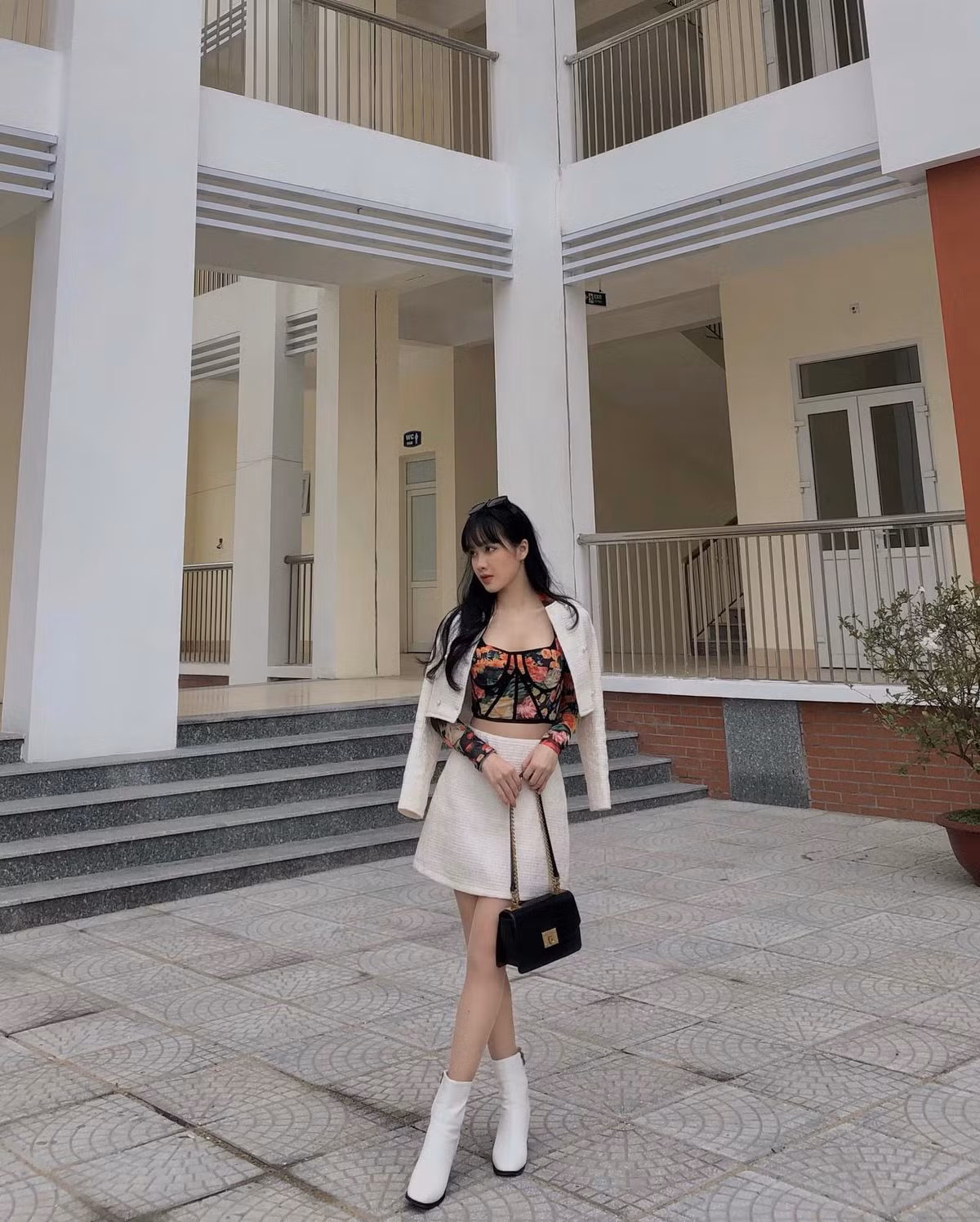 Cặp đôi đã yêu nhau được hơn 2 năm. Trên MXH họ thường xuyên đăng ảnh tình tứ và dành cho nhau những lời yêu thương.