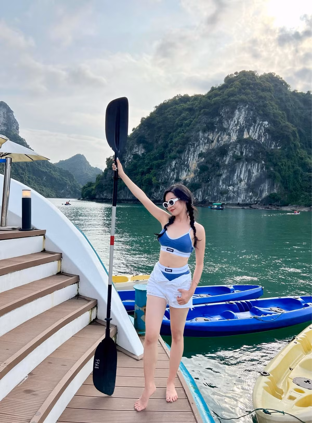 Hot girl Nam Định bước sang trang mới sau khi cô được tài trợ phẫu thuật từ một chương trình truyền hình và có dung mạo hiện tại. Cô được ưu ái gọi với danh xưng “siêu phẩm thẩm mỹ Nam Định”, “nữ hoàng thẩm mỹ”… vì nhan sắc đẹp hiếm tỳ vết.