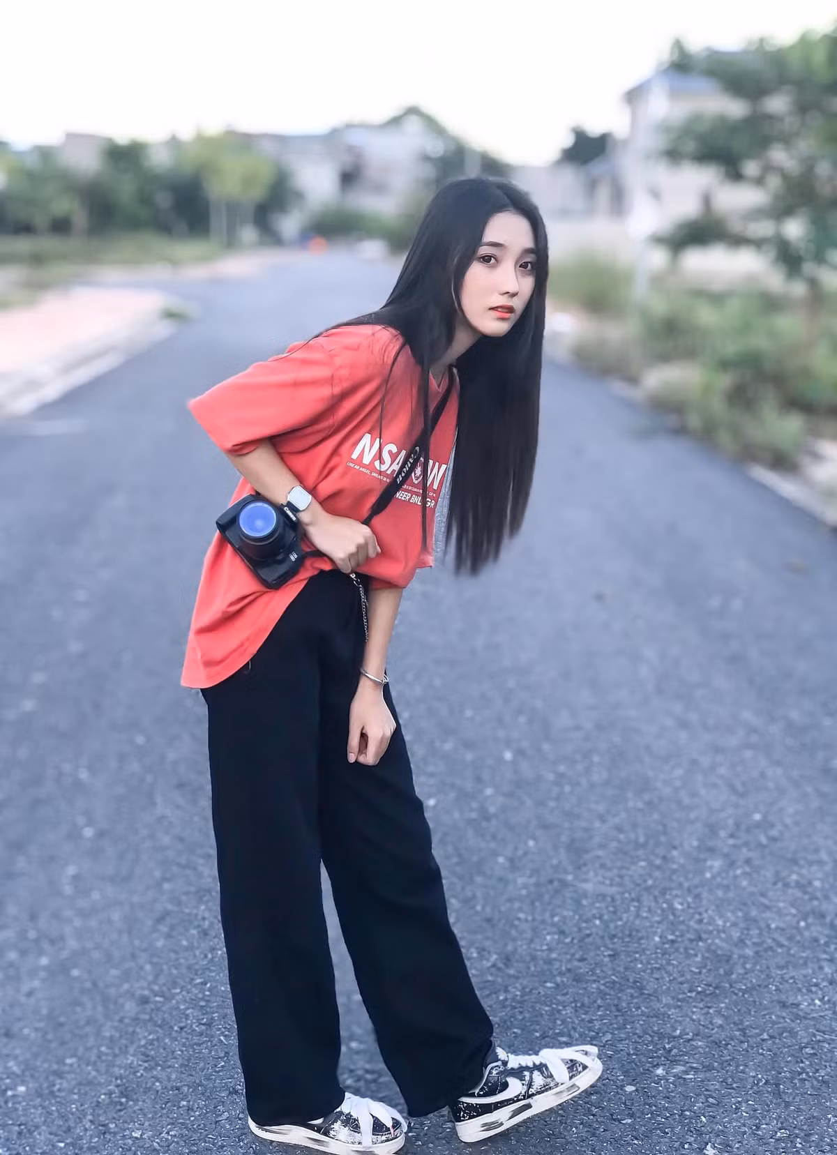 Từ khi được biết đến nhiều hơn nhờ clip lọt vào ống kính máy quay, Hoài Thu nhận về lượng tương tác lớn trên trang cá nhân.