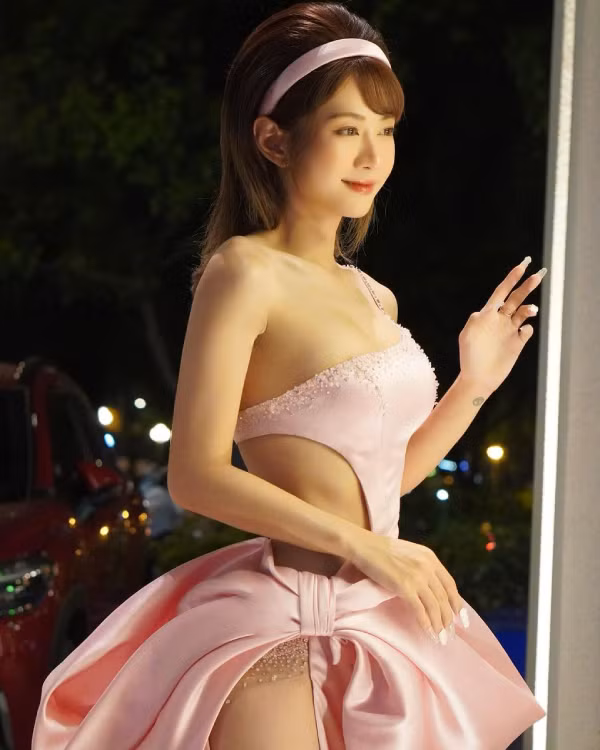 Đi catwalk bị chê như “tác phẩm trào phúng”, Lê Bống nói gì? Di catwalk bi che nhu “tac pham trao phung”, Le Bong noi gi?