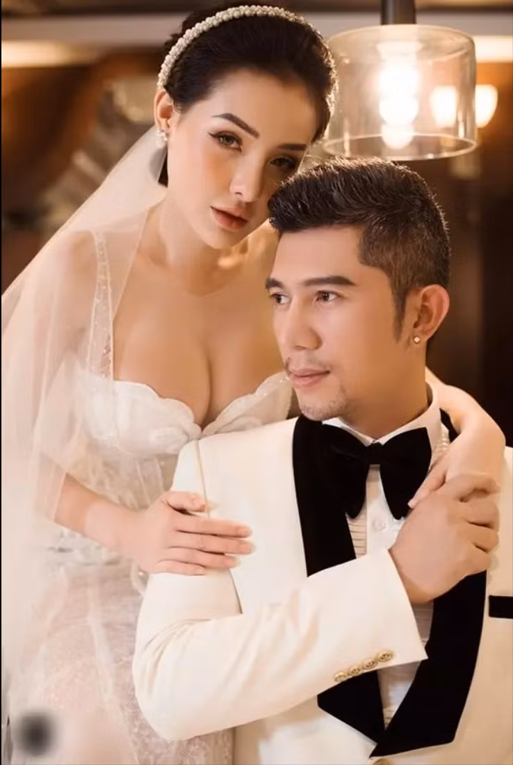 Vào hồi tháng 2, anh đã chia sẻ về dự định tổ chức hôn lễ trong năm nay: "Hai đứa chụp rất nhiều hình cưới rồi. Chúng tôi sẽ tổ chức đám cưới sau khi dịch bệnh được kiểm soát".