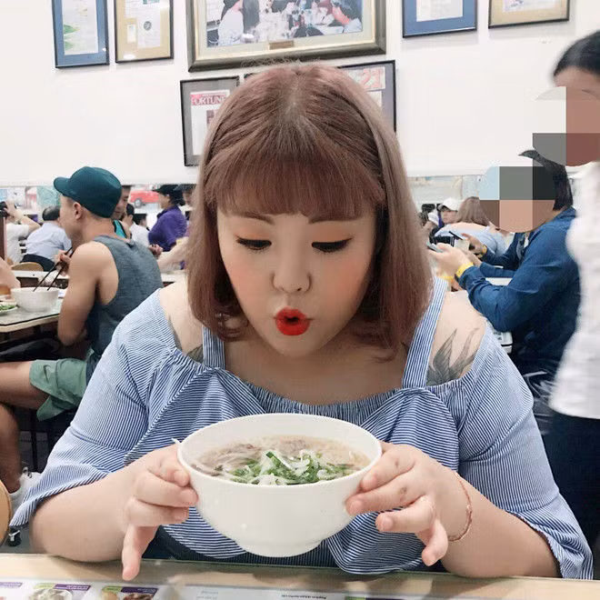 Thời điểm cách đây vài năm, Yang Soobin gắn liền với hình ảnh một cô gái mũm mĩm, vì ăn uống không điều độ nên cô bị thừa cân dẫn đến sức khỏe ảnh hưởng. Đỉnh điểm vào năm 2018, cô nặng tới 138kg.