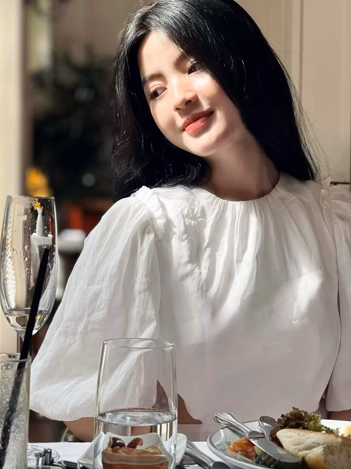 Nhiều ý kiến đánh giá Thanh Huyền là người đẹp có nhan sắc nổi bật nhất trong số các cô gái Quang Hải từng hẹn hò.