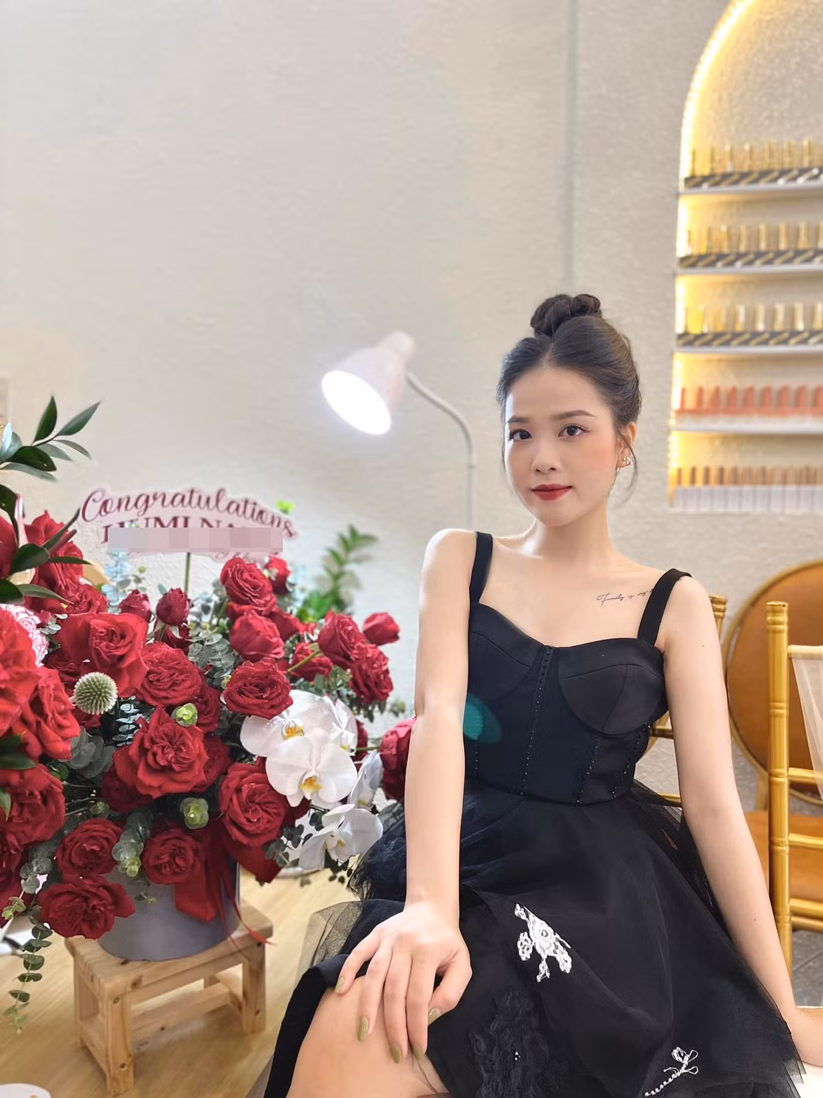 Về phía Huyền My, kể từ khi có tình yêu mới cô nàng luôn được khen ngợi nhan sắc ngày càng thăng hạng.