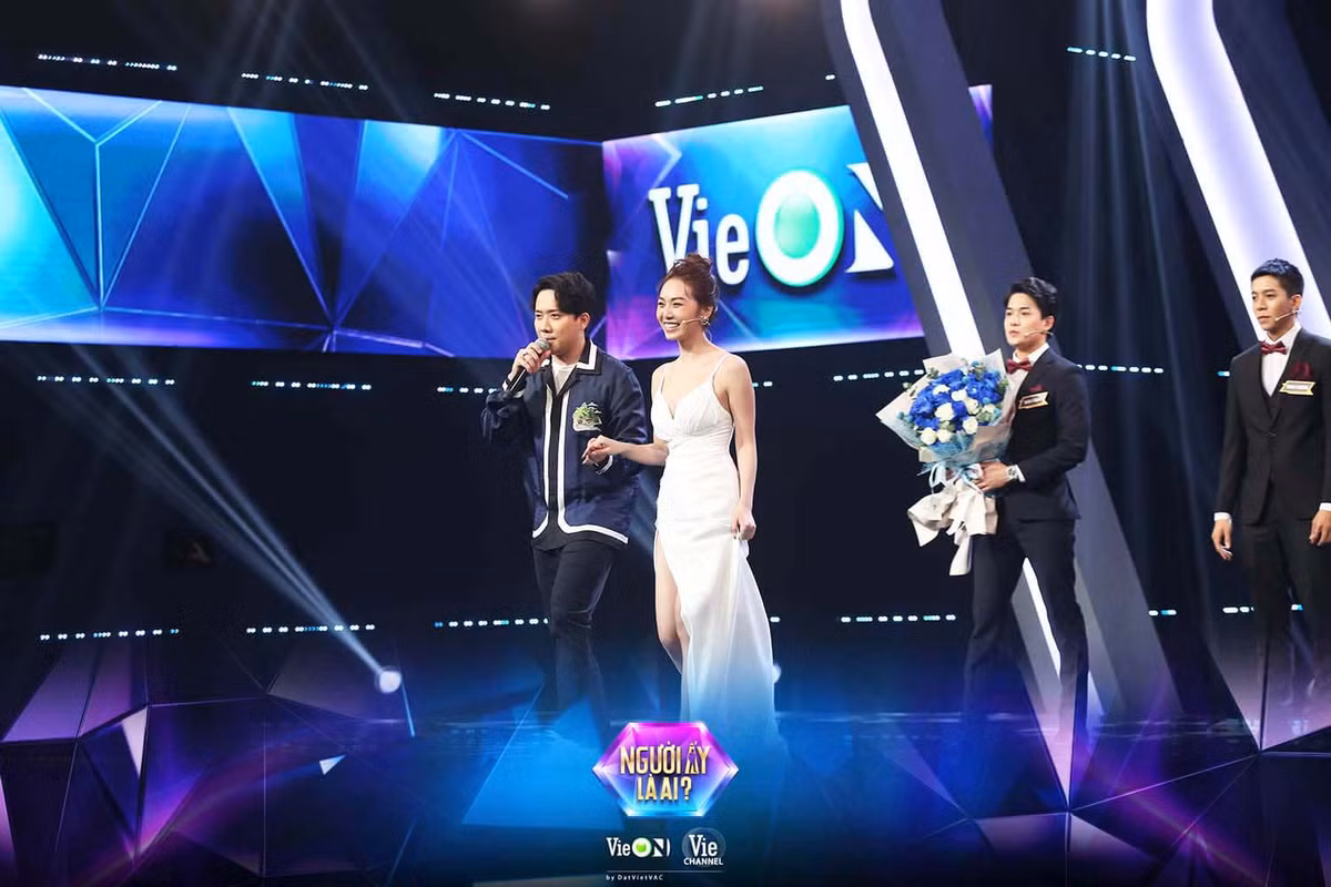 Trong tập 3 của chương trình " Người ấy là ai", cư dân mạng vô cùng thích thú khi nữ chính là hot girl TikTok Hoàng Kim Chi.