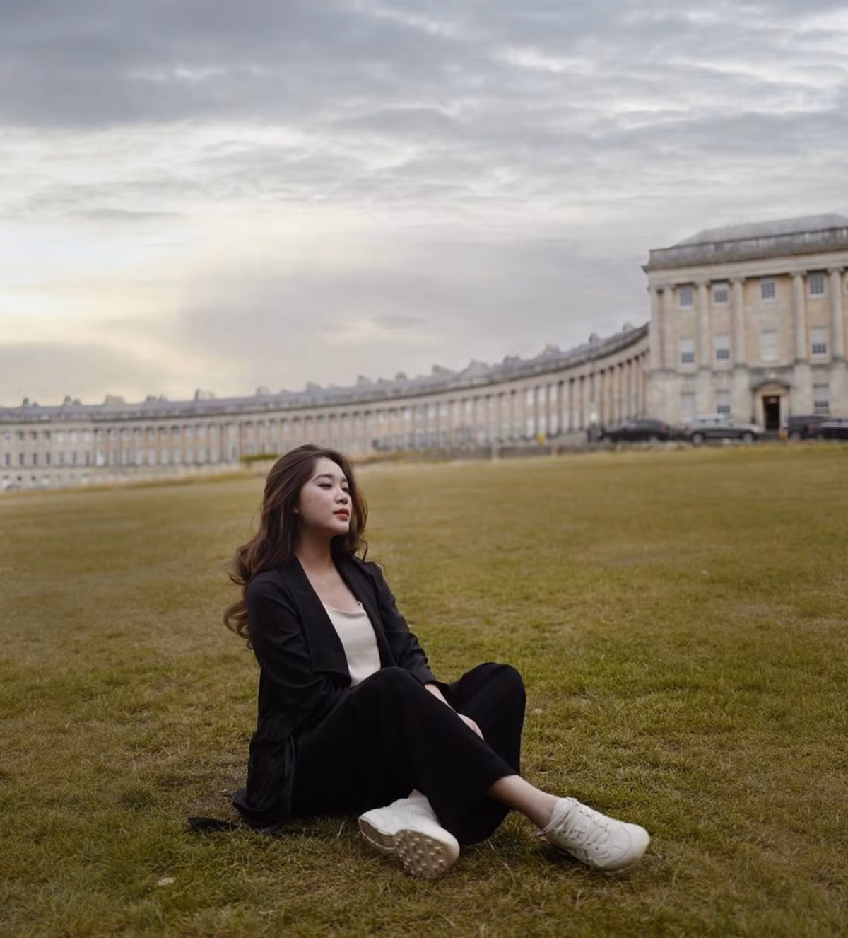 Nhờ vào ngoại hình và tài năng mà người đẹp Lào đã thu về gần 80 ngàn theo dõi trên Instagram.