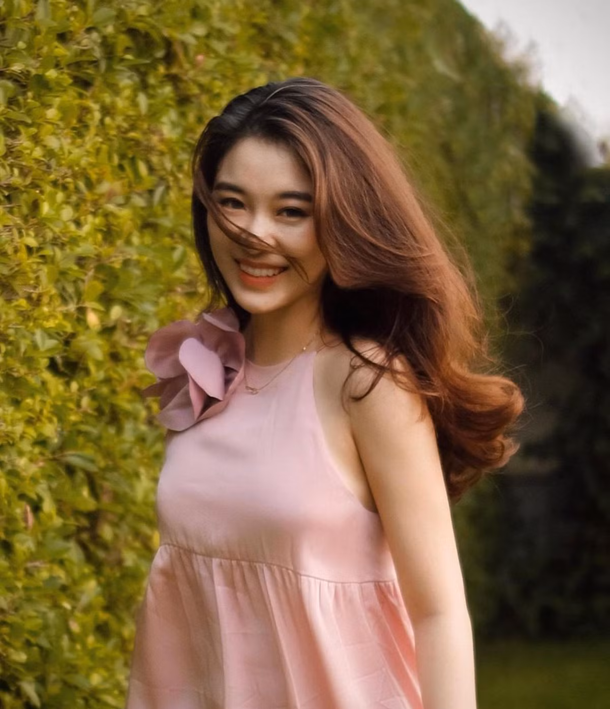Hot girl Lào gây sốt mạng xã hội, lên đồ nhìn mà mê mẩn Hot girl Lao gay sot mang xa hoi, len do nhin ma me man