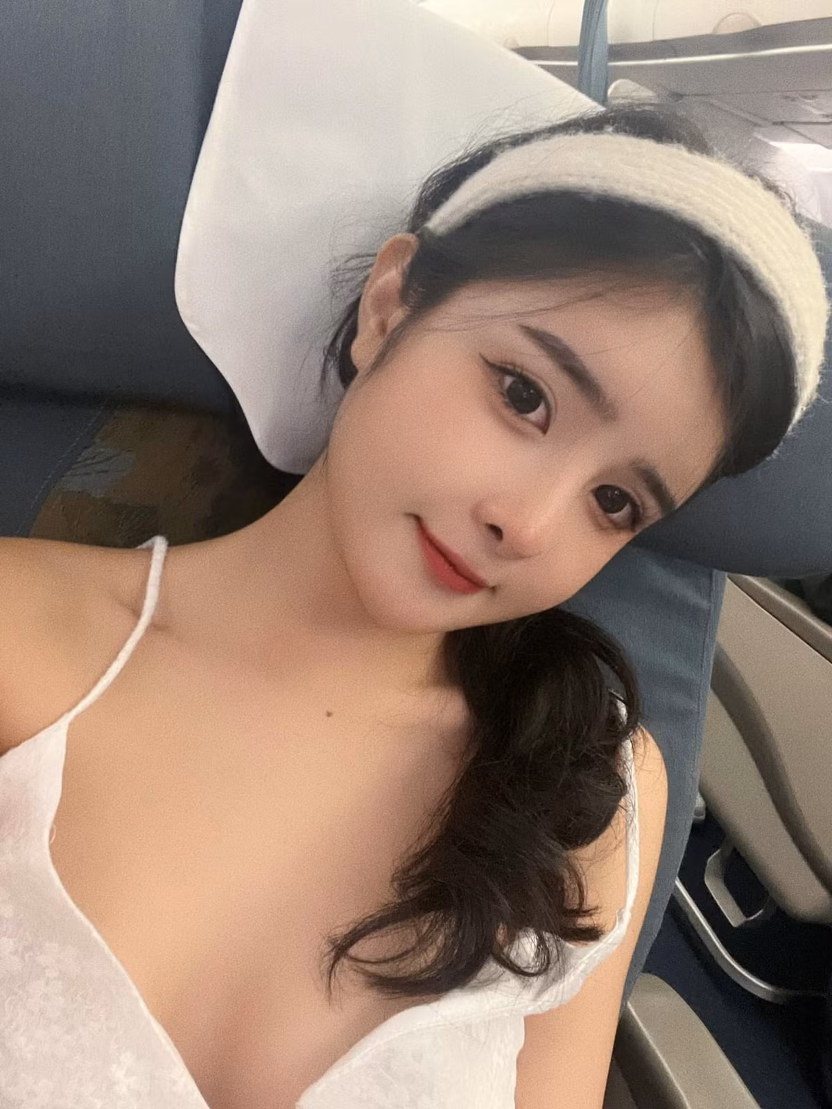 Kể từ đó, An Dâu thường được nhắc đến với những biệt danh như: Búp bê đời thực, hot girl Sài thành, cô gái có nhan sắc thiên thần...