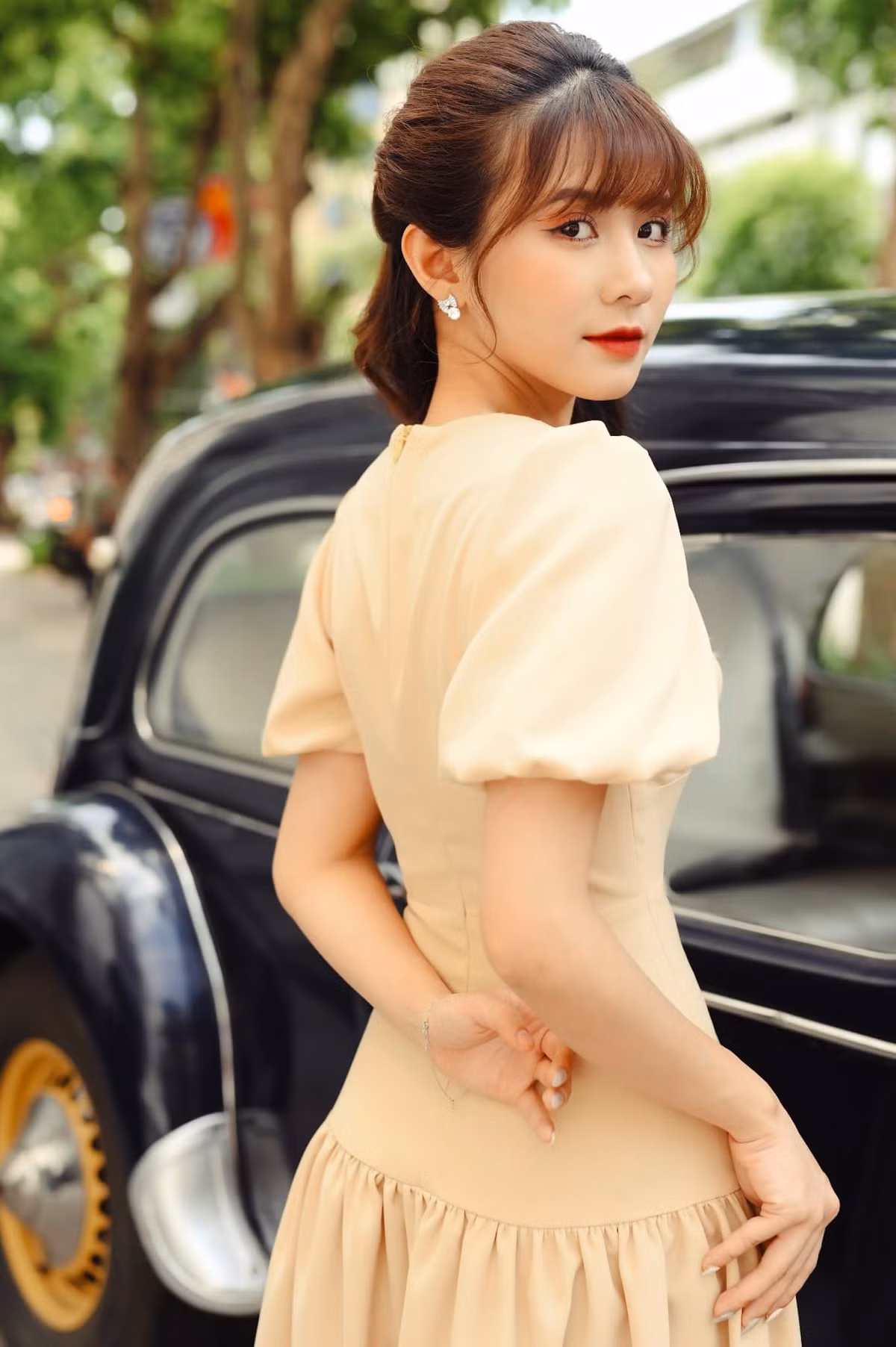 Trước đó cô từng góp mặt trong một số bộ phim như: Hương Vị Tình Thân, Mặt Nạ Gương… Nhưng phải đến Chồng Cũ, Vợ cũ, Người Yêu Cũ cô mới bắt đầu được khán giả để ý.