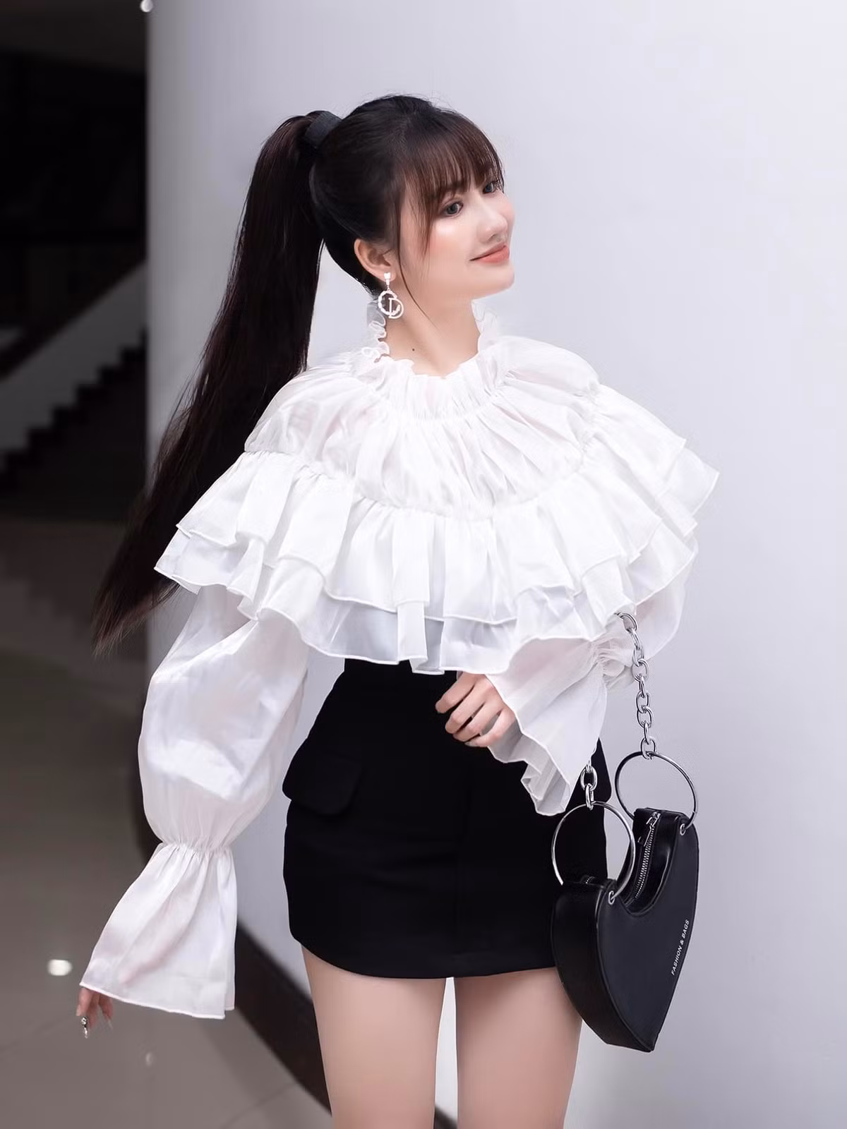 Cụ thể, trang TikTok của nàng hot girl này hiện tại đã có hơn 7,7 triệu người theo dõi và hơn 150 triệu lượt thích.