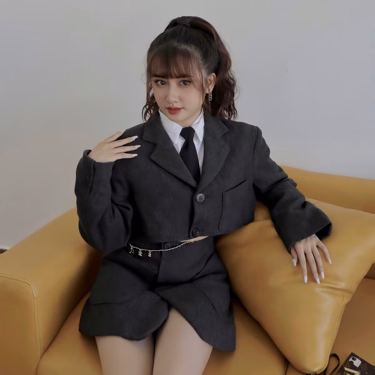 TikTok của cô nàng cũng là các video nhảy múa theo nhạc nhưng lại được lồng ghép thêm những outfit được mix-match xinh xắn, nhận được sự yêu thích của nhiều người.