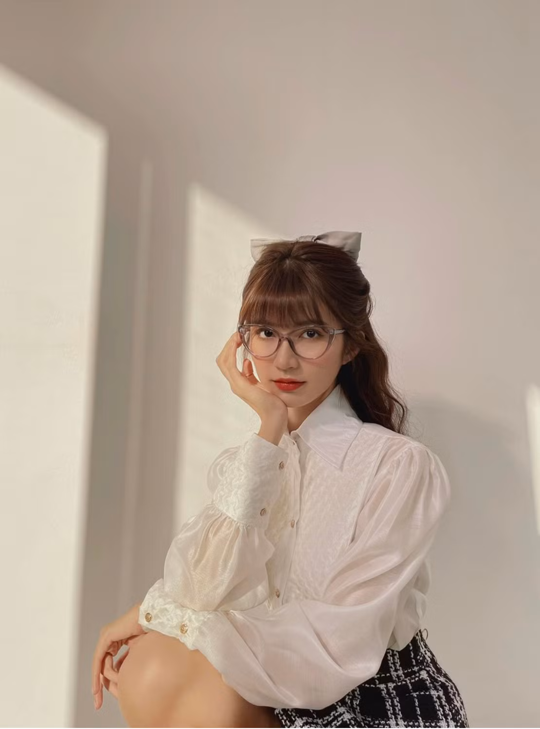Sở hữu gương mặt xinh đẹp, thuần khiết, đôi mắt to tròn cùng nụ cười rạng rỡ nên trước đó Ngọc Huyền từng là gương mặt người mẫu ảnh, quảng cáo cho nhiều thương hiệu.