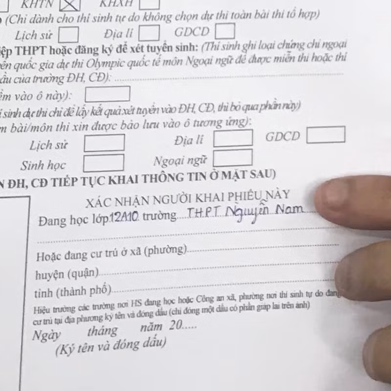 Cậu trò tên Nguyễn Nam này đã "mạnh dạn" đưa tên mình vào trường trong 1 phút "lú" có thật.