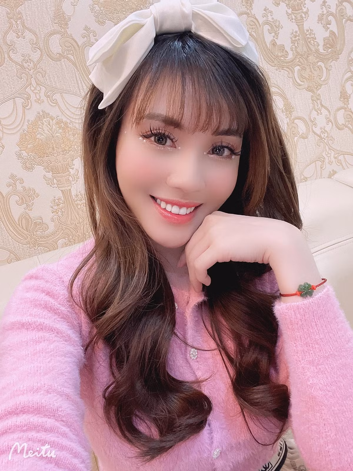 Âu Hà My từng được biết đến với biệt danh "hot girl giám thị" khi hình ảnh xinh đẹp của cô khi đi coi thi được lan truyền trên mạng xã hội.