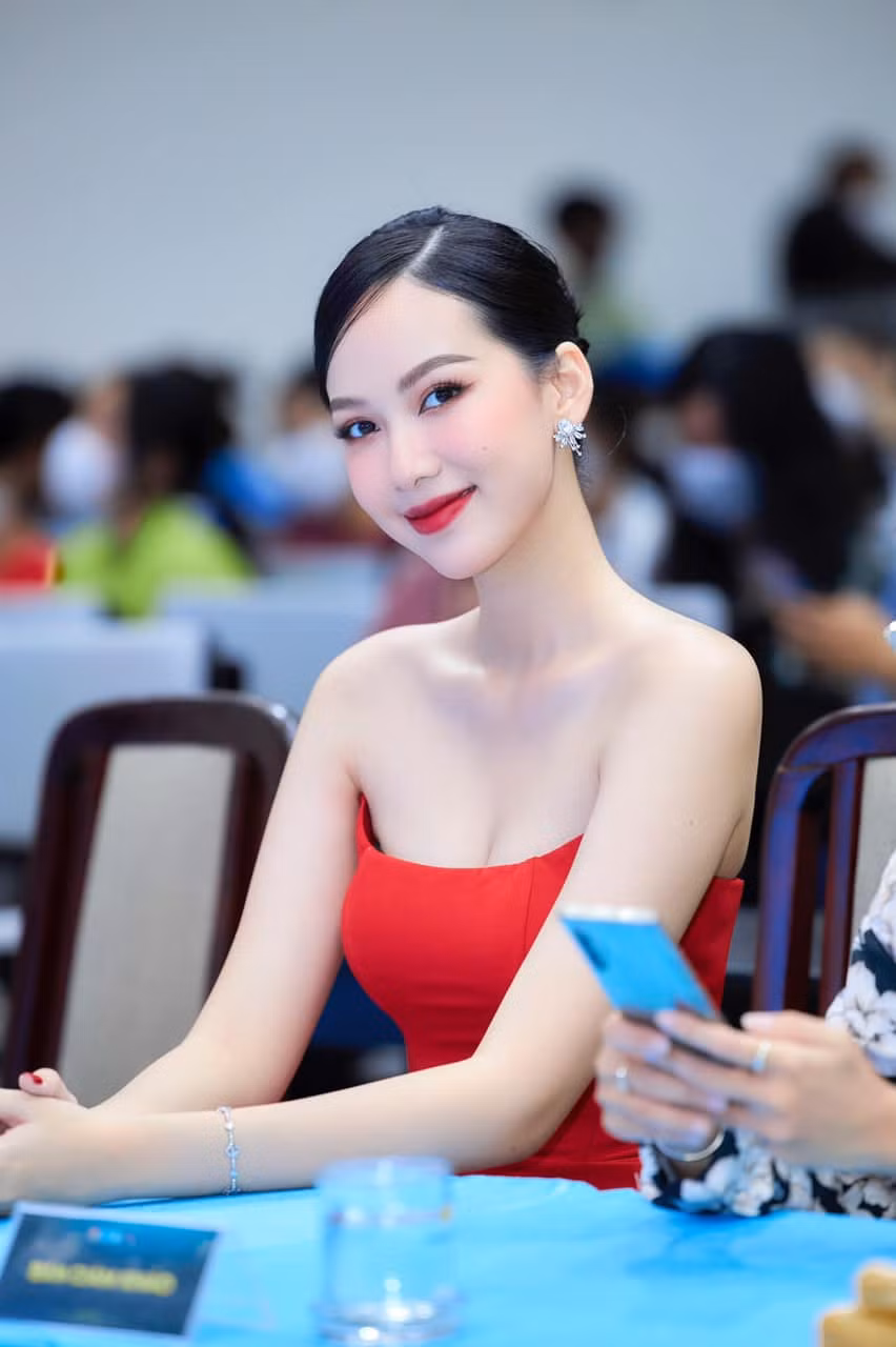 Phạm Thị Phương Quỳnh (sinh năm 2000) là nữ sinh Đại học Tài chính Marketing, cô đã lọt vào top 5 Hoa hậu Việt Nam 2020.