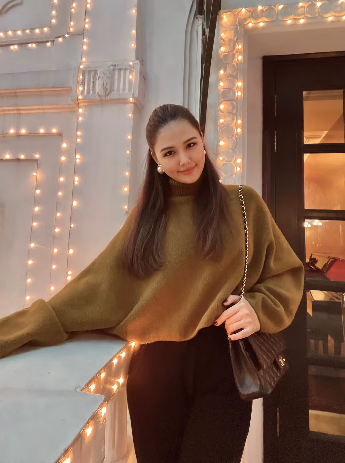 Ở độ tuổi 32 và chuẩn bị sinh nở lần thứ 2 nhưng diện mạo của cựu hot girl Hà thành không hề xuống phong độ, thậm chí thần thái, khí chất còn sang chảnh hơn xưa. Ảnh: FBNV, IGNV