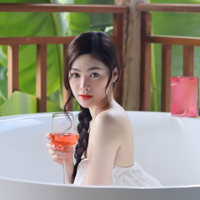 Không thể phủ nhận vẻ đẹp ngoại hình với đường nét gương mặt hài hòa, vóc dáng đẹp là điểm cộng của Barbie Piyamarth.