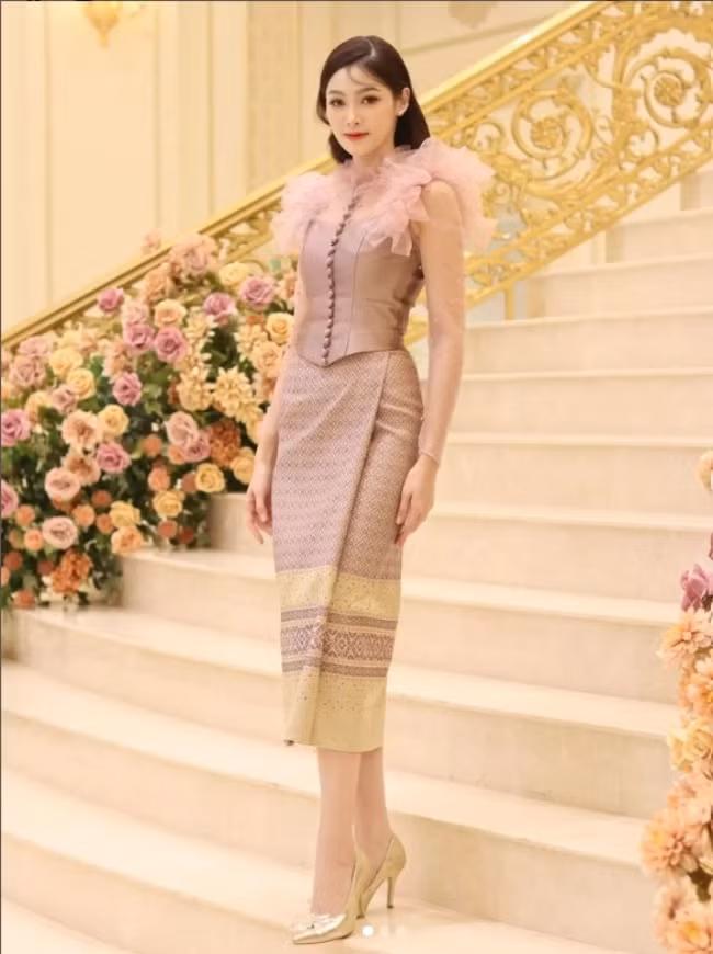 Kiều nữ người Lào chiếm sóng MXH vì nhan sắc xinh đẹp như hoa Kieu nu nguoi Lao chiem song MXH vi nhan sac xinh dep nhu hoa