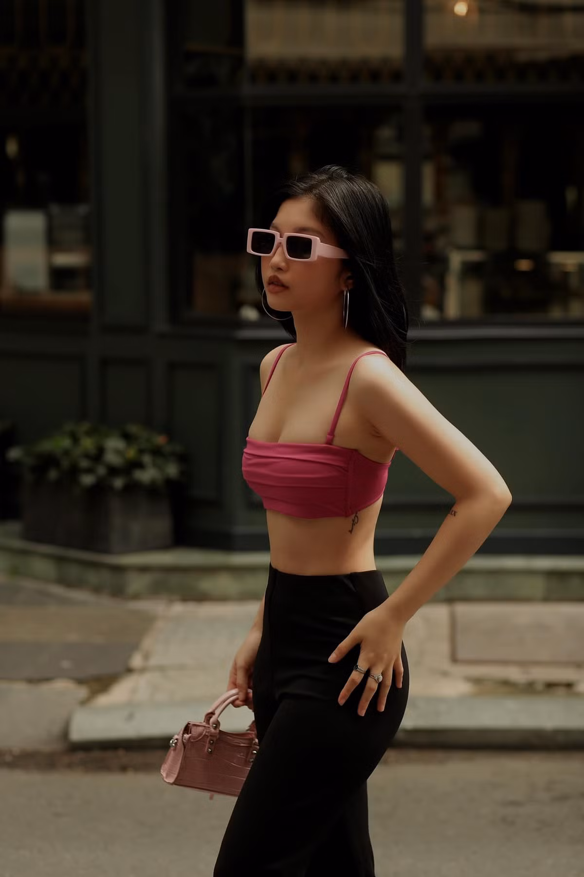 Nhờ cách xây dựng hình ảnh sạch, đẹp, thời trang trên trang cá nhân mà Heri Trương trở thành hot girl có lượng fan đông đảo. Ảnh: FBNV