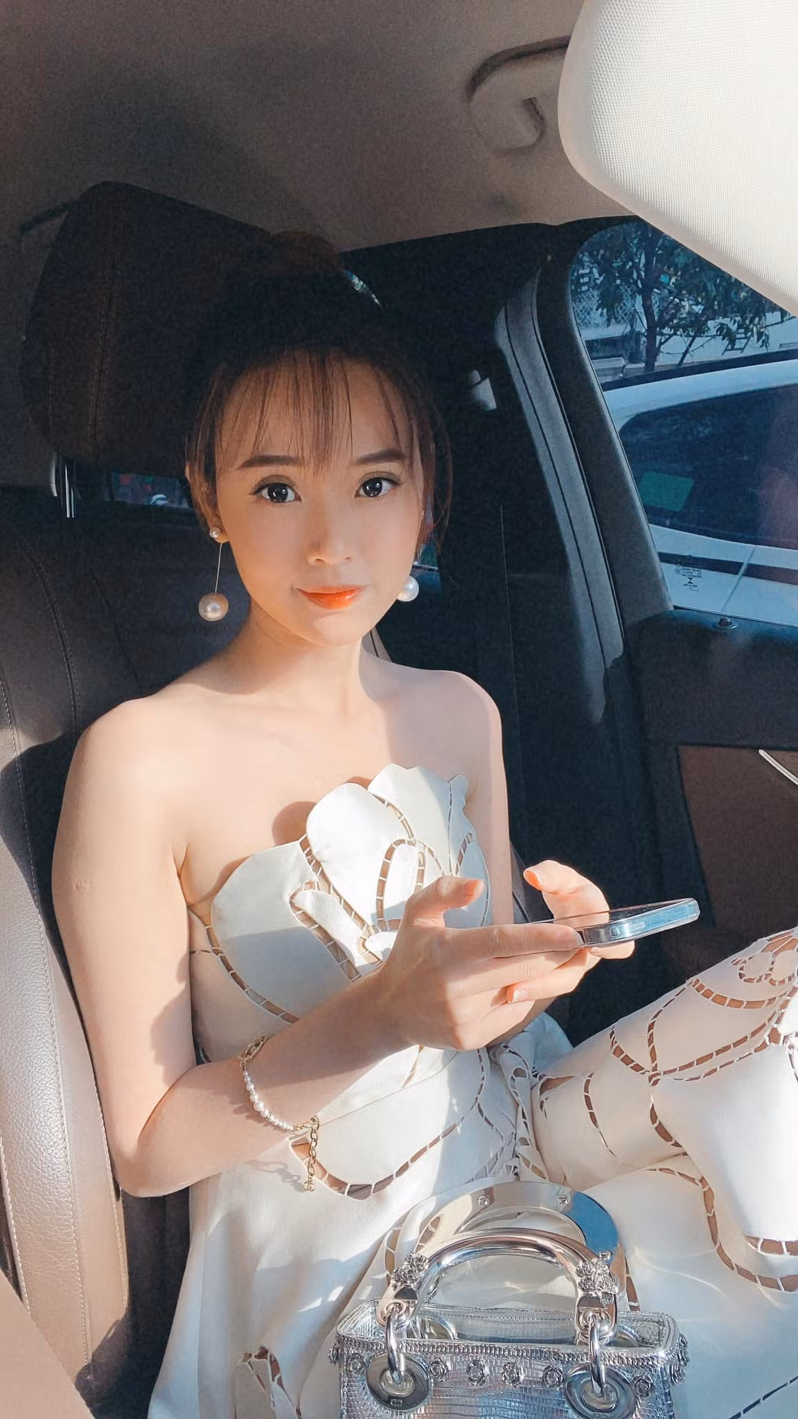 Midu là một trong những gương mặt được yêu mến không chỉ bởi vẻ đẹp trong sáng, mà cô còn thành công khi lấn sân sang kinh doanh.