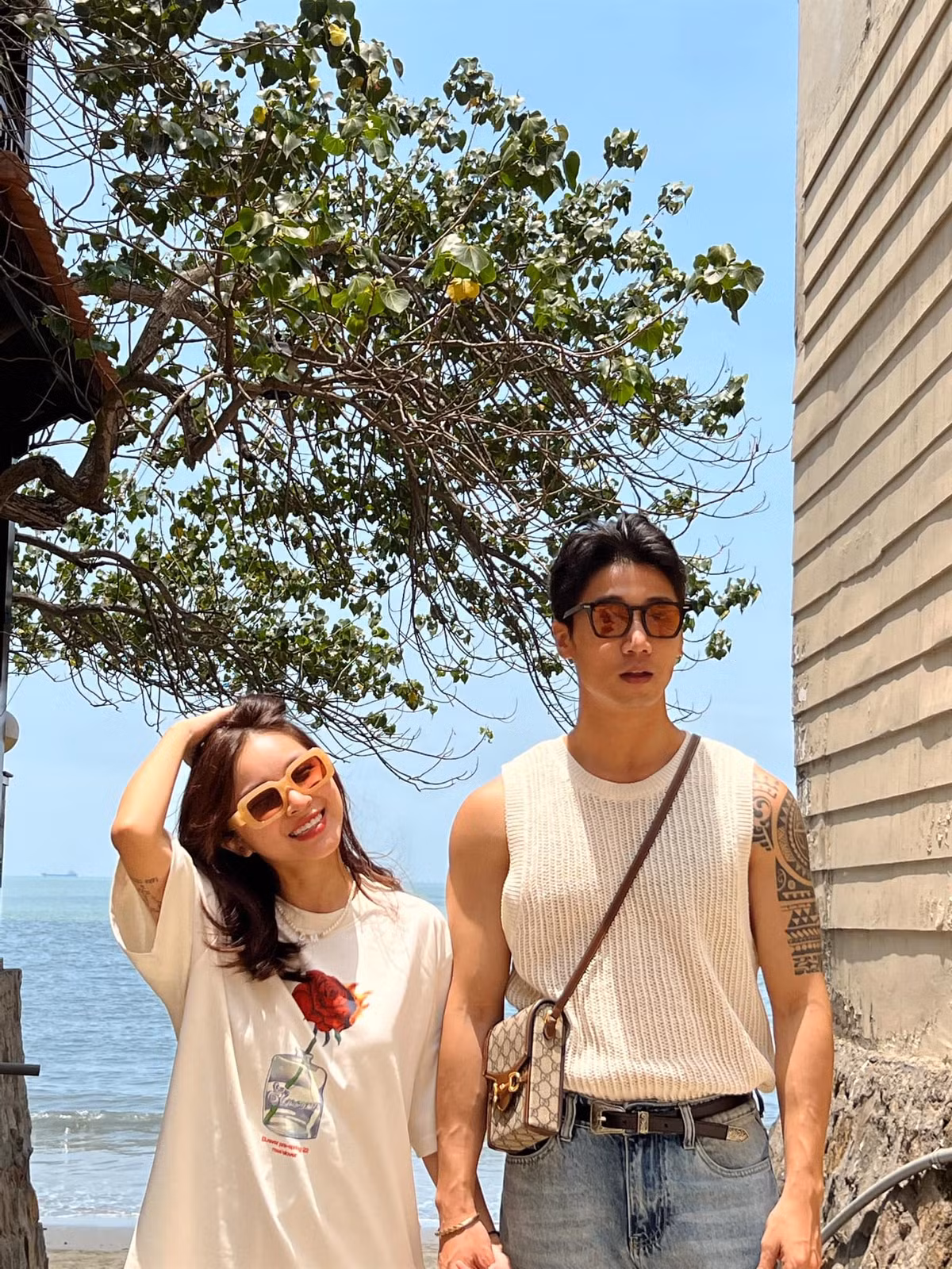 Bên cạnh đó, Diễm Mai cũng là người yêu của người mẫu trẻ Tôn Kinh Lâm. Cặp đôi liên tục "phát cẩu lương" trên trang cá nhân bằng loạt khoảnh khắc vô cùng tình tứ.