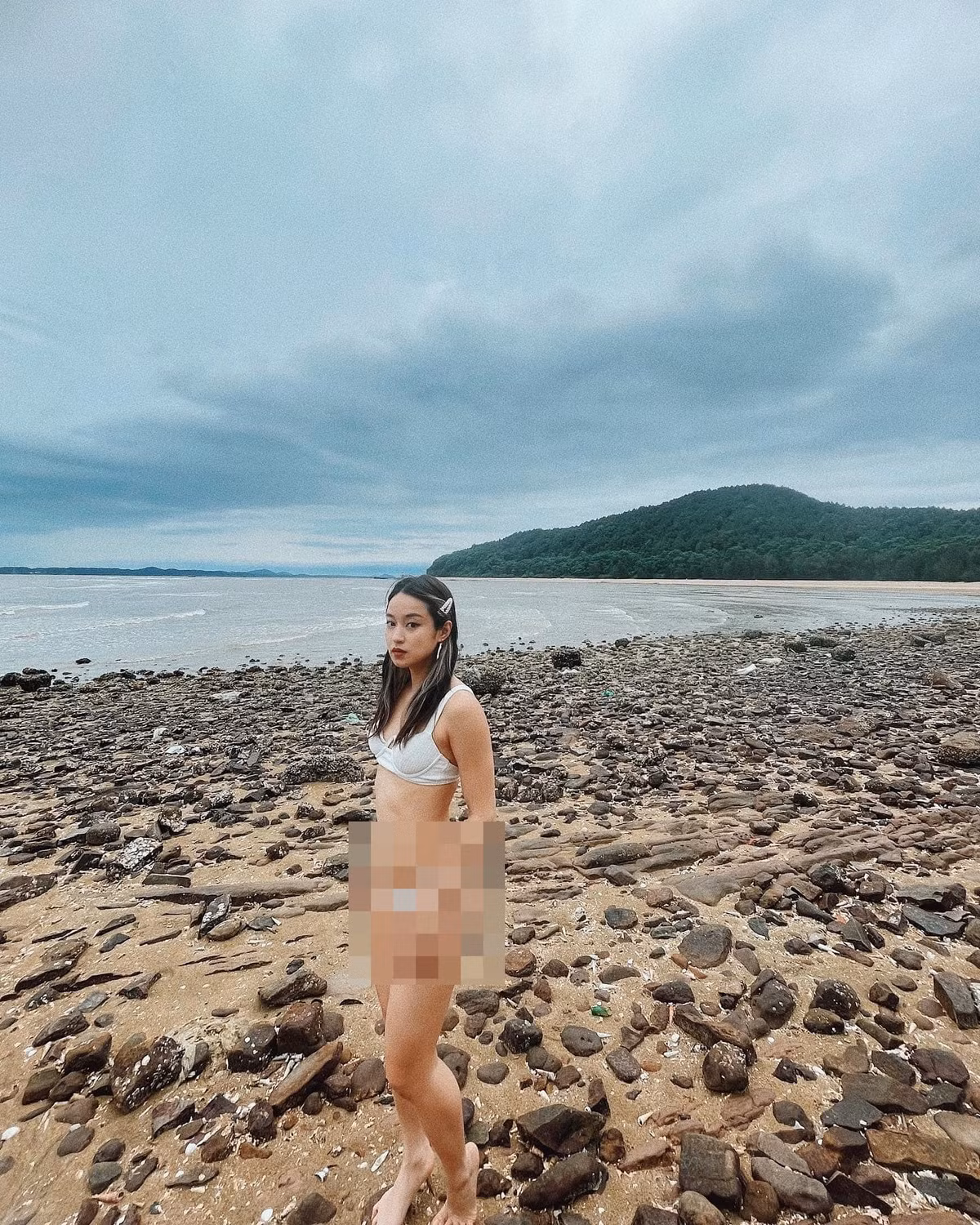 Hot girl Mi Vân cho biết hiện tại cô đang duy trì cân nặng ở mức 53,5 kg. Dù tăng 5kg so với trước nhưng cô rất tự tin với vóc dáng hiện tại.