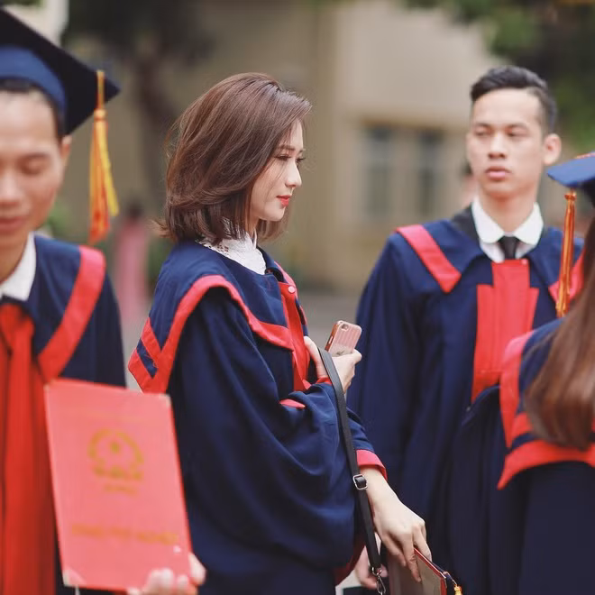 Thời điểm đó, nàng hot girl Hà thành nhận nhiều thiện cảm nhờ vẻ ngoài sáng, dịu dàng và hút mắt dù không trang điểm nhiều.