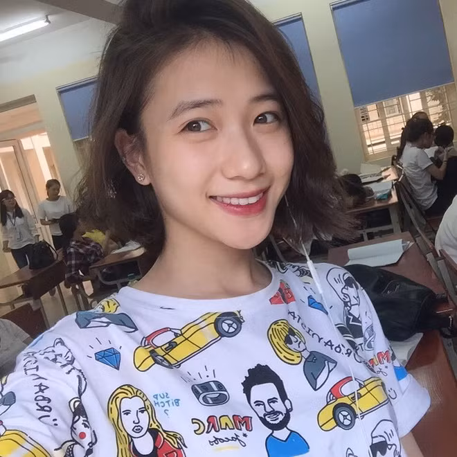 Sau khi gây chú ý không lâu, Trâm Anh công khai hẹn hò ca sĩ JustaTee. Cặp trai tài gái sắc nhận được nhiều lời khen xứng đôi. Cùng thời gian này, hot girl sinh năm 1995 thi đỗ vào Học viện Báo chí và Tuyên truyền với số điểm 22,5.