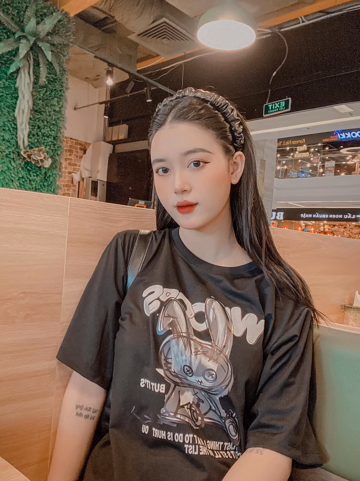 Phong cách thời trang của Diễm Quỳnh cũng được đánh giá khá cao bởi sự trẻ trung, hợp thời.