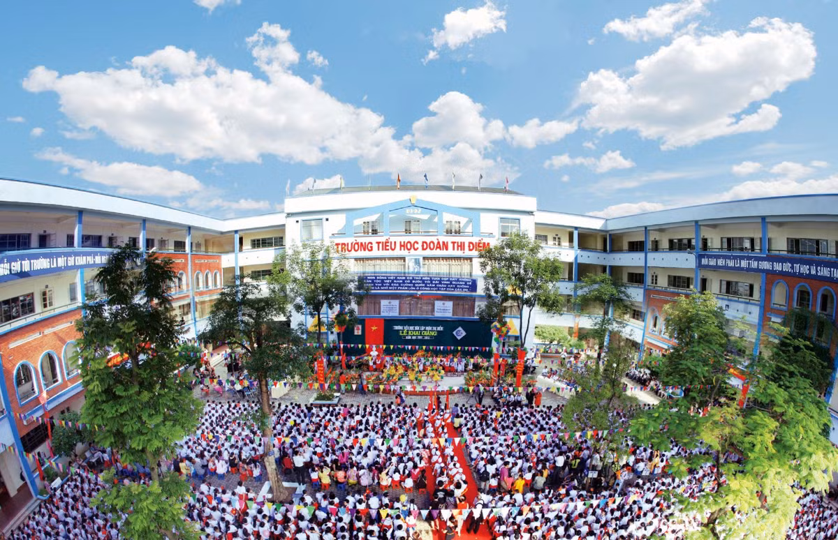 Cách GoldMark City hơn 500m, Trường tiểu học Đoàn Thị Điểm là trường chuẩn quốc gia với chất lượng giảng dạy hàng đầu Hà Nội.