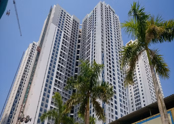 Khu Ruby do nhà thầu Delta phụ trách hoàn thiện cơ bản sơn bả mặt ngoài – đã lắp đặt hoàn thiện khuôn cửa, cửa kính bao quanh mặt ngoài, nan sắt lan can; chống thấm sàn, ban công, logia. Nhà thầu cũng đã thi công hoàn thiện lắp đặt lan can, tay vin cầu thang, cầu thang đã được ốp lát toàn bộ.