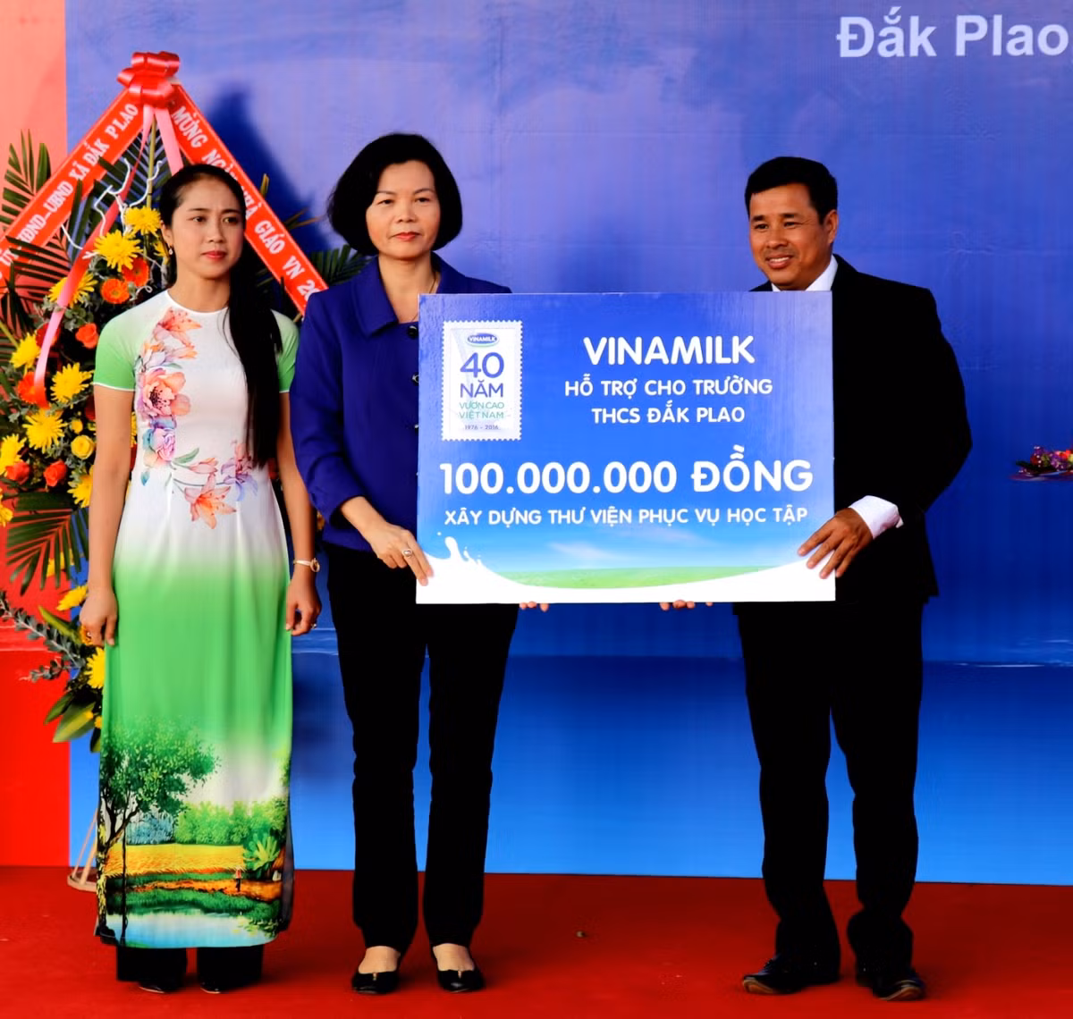 Vinamilk hỗ trợ Trường THCS Đắk Plao, xã Đắk Plao, Huyện Đắk Glong, tỉnh Đắk Nông xây dựng thư viện mới (giá trị tương đương 100 triệu đồng) để góp phần nâng cao điều kiện học tập và tạo cơ hội cho các em học sinh được tiếp cận nhiều kiến thức mới từ các tài liệu, sách báo bổ ích.