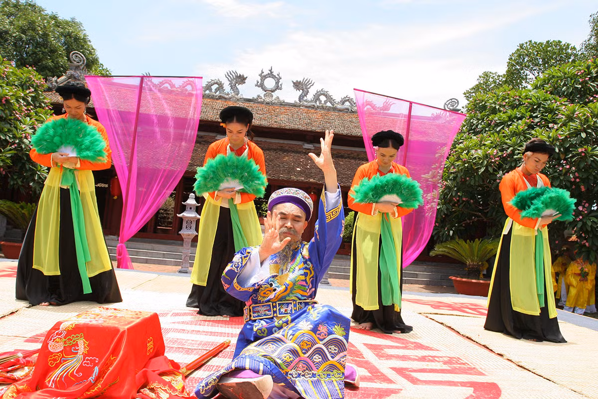 Nghe si Hong Van Bau show xep hang moi Xuan Hinh dien-Hinh-4